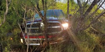 Choca “coyote” con “carga humana” mexicana