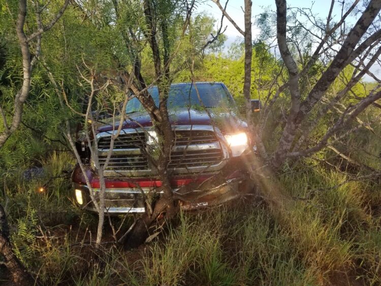 Choca “coyote” con “carga humana” mexicana