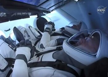 Astronautas llegan sin contratiempos a la EEI