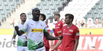 Mönchengladbach mantiene ilusión de Champions