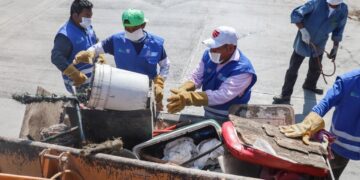 Junta 45 tons. de cacharros  ‘Campaña contra Dengue’
