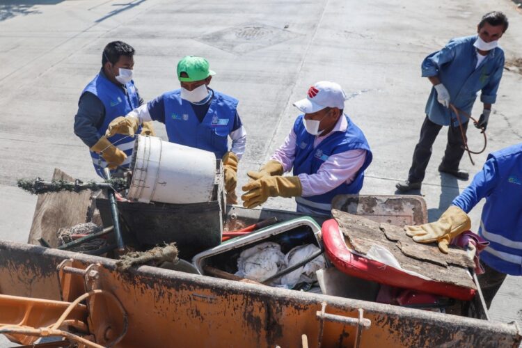 Junta 45 tons. de cacharros ‘Campaña contra Dengue’