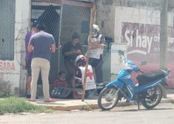 Motociclista se lesiona al chocar