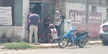Motociclista se lesiona al chocar