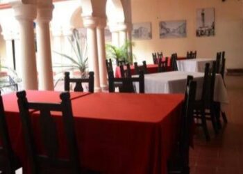 Esperan los restauranteros de Victoria licencia para apertura