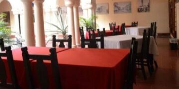 Esperan los restauranteros de Victoria licencia para apertura