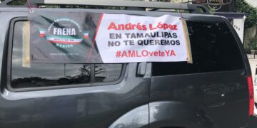 Desfilan en protesta contra AMLO en Cd. Victoria
