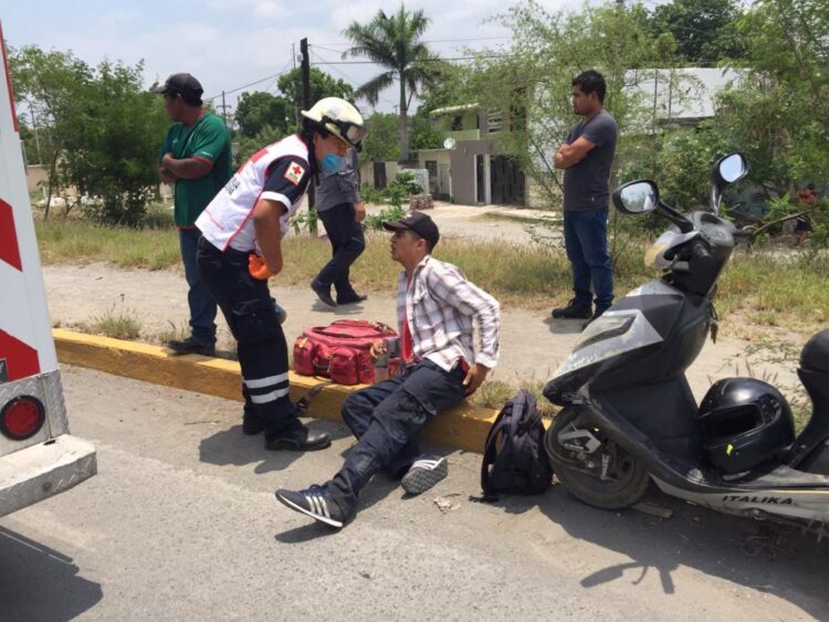 Motociclista se lesiona en accidente