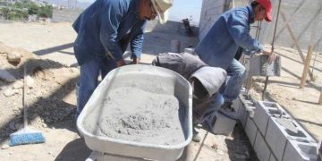 Albañiles de Victoria, sin festejo de Santa Cruz; piden ayuda de despensas