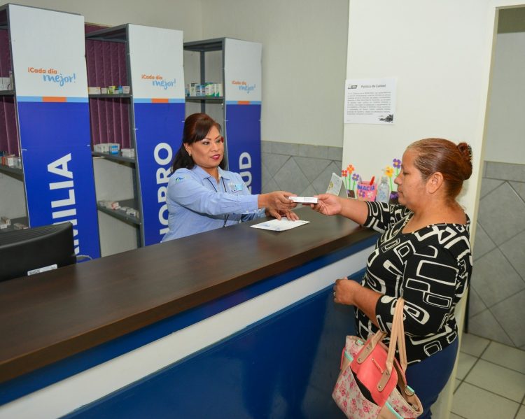 Apoyan Farmacias NLD en contingencia por Covid-19