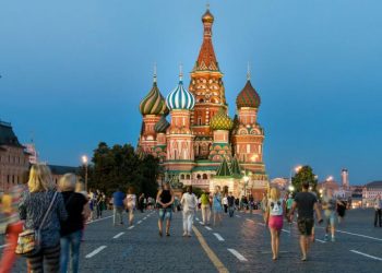 Pandemia se agrava en Rusia, con más de 10 mil casos diarios