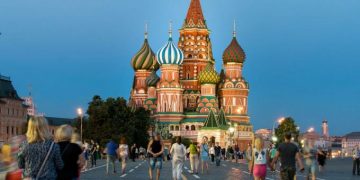 Pandemia se agrava en Rusia, con más de 10 mil casos diarios