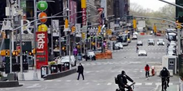 Se une NY y otros seis estados para adquirir equipo médico