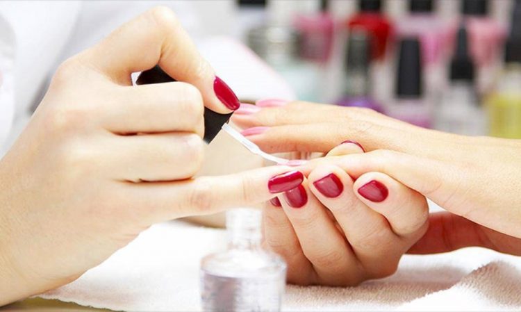 Riesgos de usar esmalte permanente