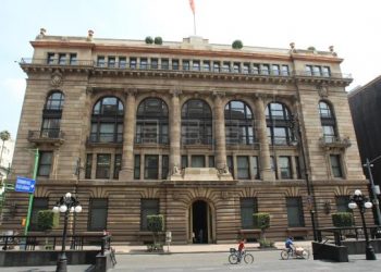 Estima Banco de México contracción de 7.27% de economía en 2020