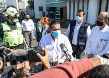 Atiende Enrique  Rivas a comerciantes informales