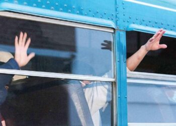 En plena pandemia por Covid-19, Trump expulsa a 600 menores