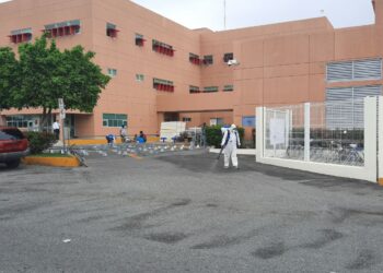 Intensifican labores de sanitización en hospitales y espacios públicos de Victoria
