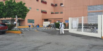 Intensifican labores de sanitización en hospitales y espacios públicos de Victoria