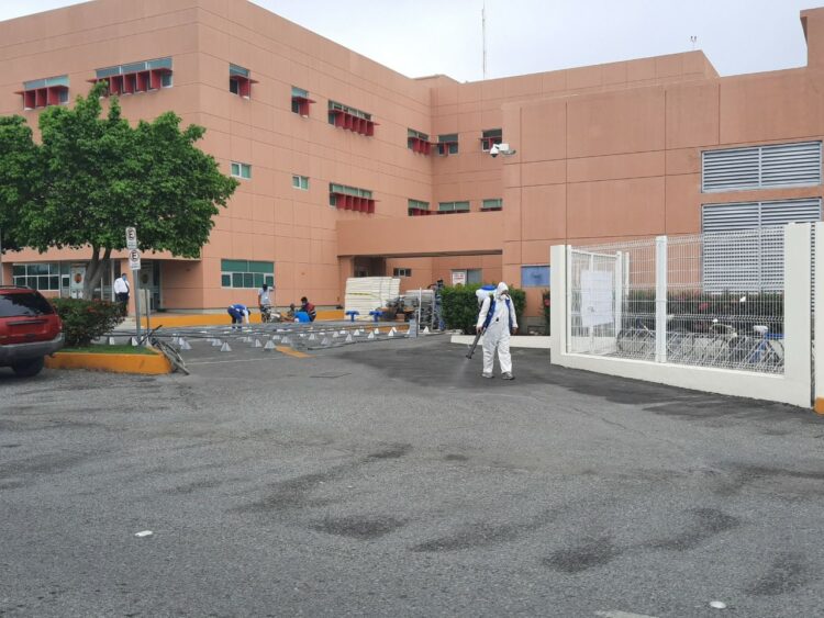 Intensifican labores de sanitización en hospitales y espacios públicos de Victoria