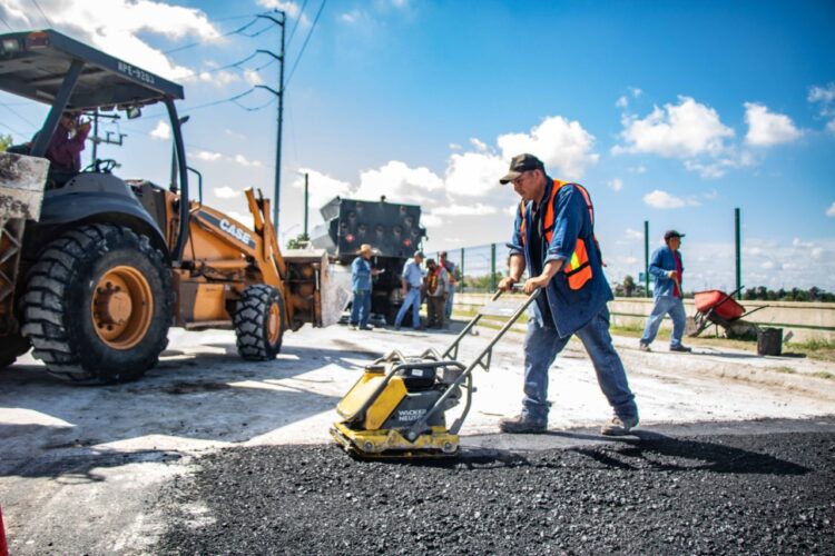 Aplica Gobierno de Matamoros 1,280 toneladas de asfalto en avenidas principales y accesos a colonias