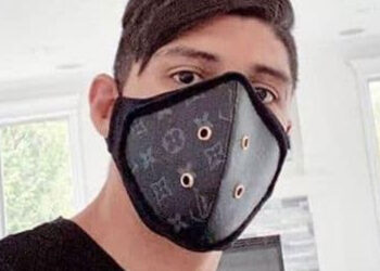 Alan Pulido respondió a críticas por su ‘polémico’ cubrebocas