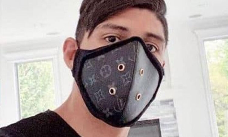 Alan Pulido respondió a críticas por su ‘polémico’ cubrebocas