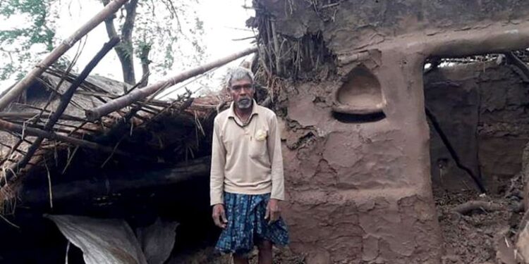 Suman 84 muertos tras paso de devastador ciclón por Bangladesh e India