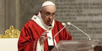 El papa pide evitar el pesimismo en la era de COVID-19