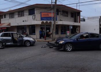 Tres heridos en choque de autos
