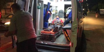 Ebrio empleado se lesiona tras chocar y darse a la fuga