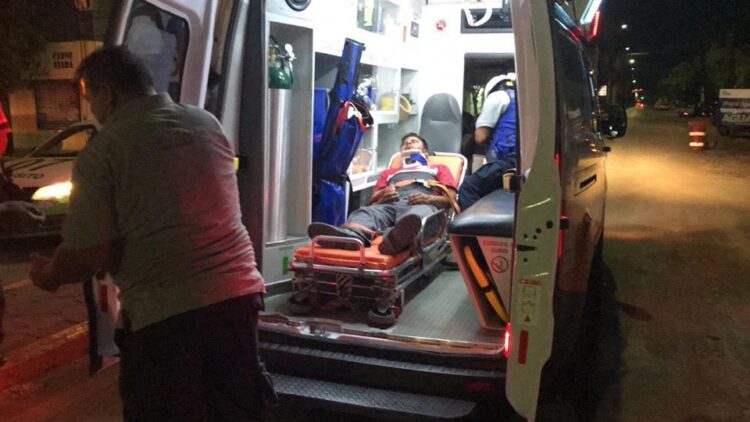 Ebrio empleado se lesiona tras chocar y darse a la fuga