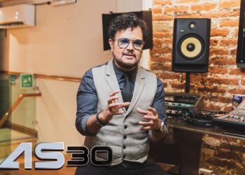 Aleks Syntek celebra 30 años en la música lanzando tres discos