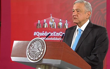 Pide AMLO a comités de padres de familia destinar recursos a obras