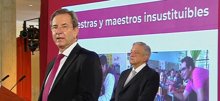 Maestros son certeza en tiempos de incertidumbre: Esteban Moctezuma