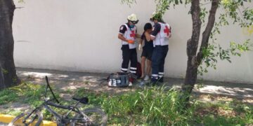 Cae menor de bicicleta y resulta lesionado