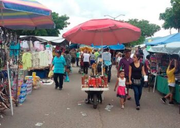 Tianguistas quieren reiniciar actividades, crisis los agobia