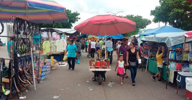 Tianguistas quieren reiniciar actividades, crisis los agobia