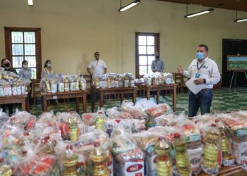 Entrega Ayuntamiento apoyos  a ocho Asociaciones Civiles