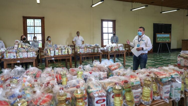 Entrega Ayuntamiento apoyos a ocho Asociaciones Civiles