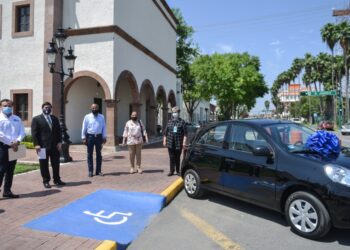 Entregan auto de tercer y último sorteo predial en N. Laredo