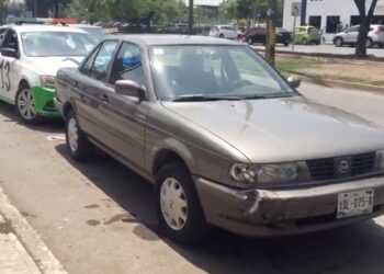 Distraído conductor causa aparatoso choque