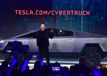 Elon Musk desafía a las autoridades de EU al reabrir la planta de Tesla