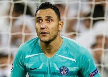 Keylor Navas dona alimentos a 450 familias en Costa Rica