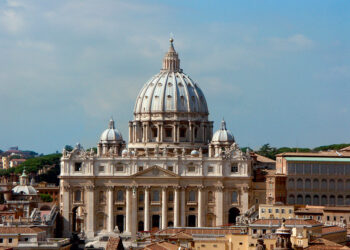 La Basílica de San Pedro reabrirá sus puertas al público este lunes