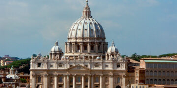 La Basílica de San Pedro reabrirá sus puertas al público este lunes