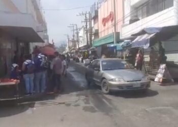 No aguantan la cuarentena! Puestos de comida en el centro de Victoria