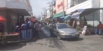 No aguantan la cuarentena! Puestos de comida en el centro de Victoria