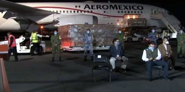 Llega onceavo vuelo con 16 toneladas de insumos médicos para el ISSSTE e el Insabi