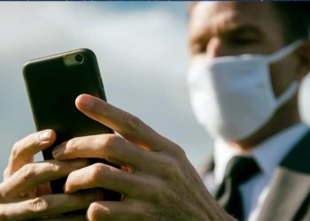 Desarrollan cubrebocas que permitiría el reconocimiento facial en teléfonos